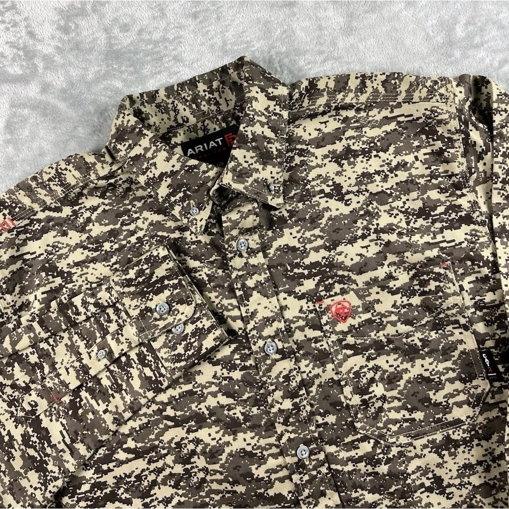 Ariat FR Shirt Mens Large Digital Camo Flame Resistant CAT2 Button Down Workwear